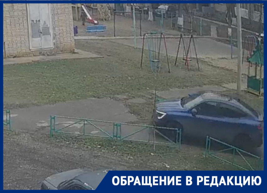 «Куда написать, чтобы наши дети гуляли на детской площадке в безопасности?»: жители улицы 30 лет Победы жалуются на автохамов
