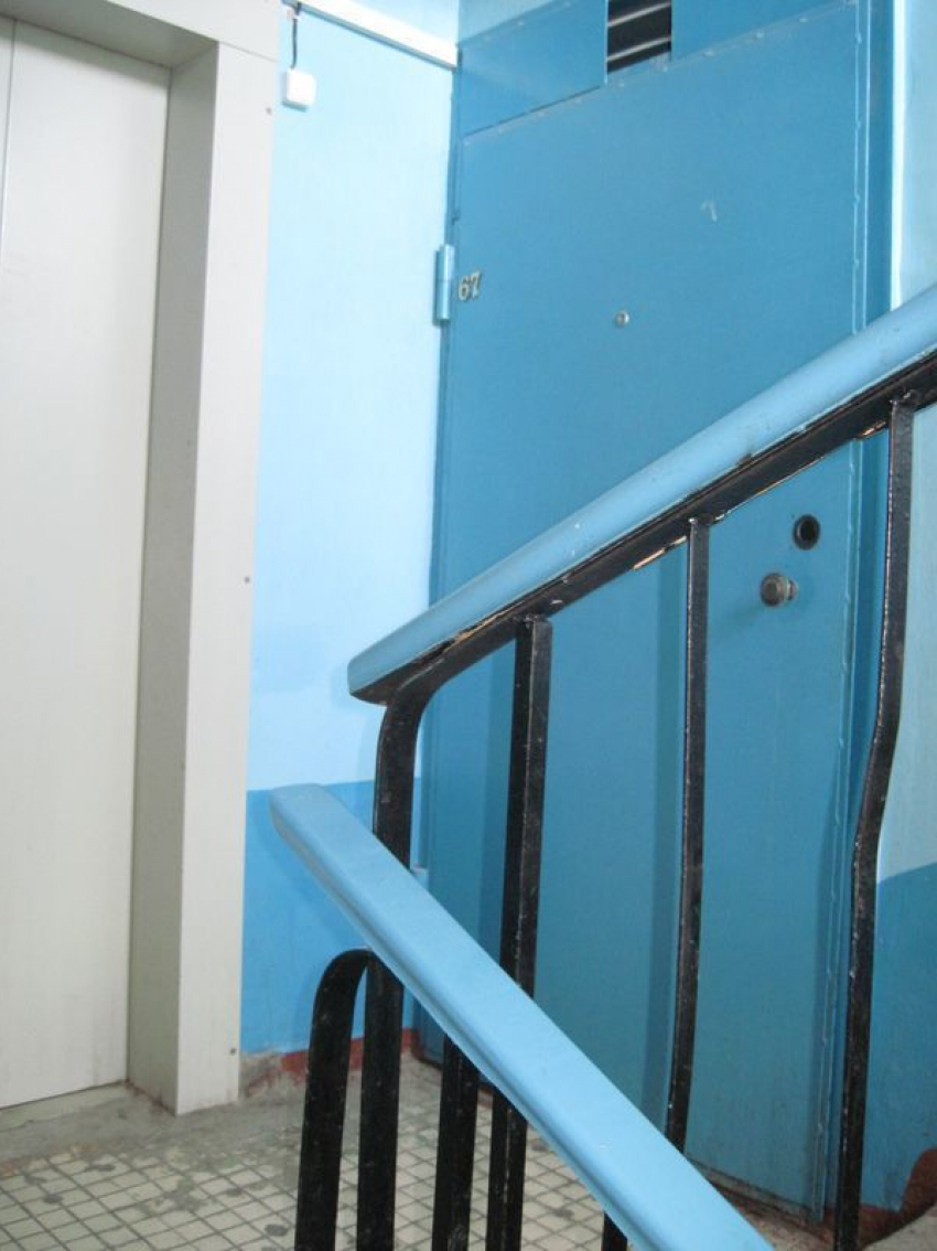 Все тамбурные двери и подсобки на лестничных клетках в многоквартирных домах Волгодонска будут ликвидированы  