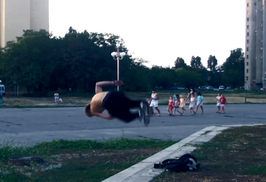 В Волгодонске любители паркура и опасных трюков на городских улицах сняли ВИДЕО