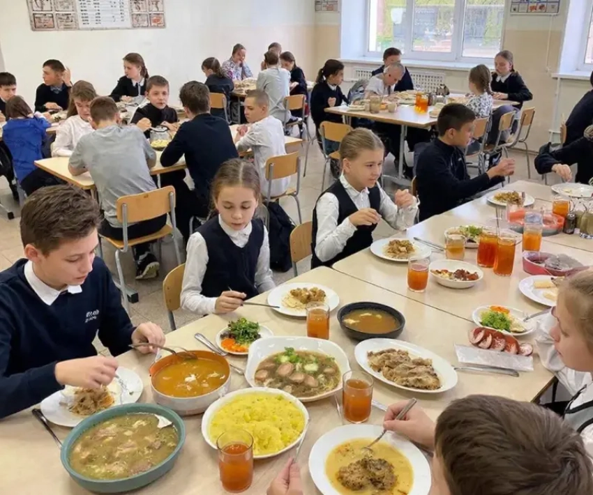 В этом году кормить обедом школьников начальных классов Волгодонска будут на 87 рублей