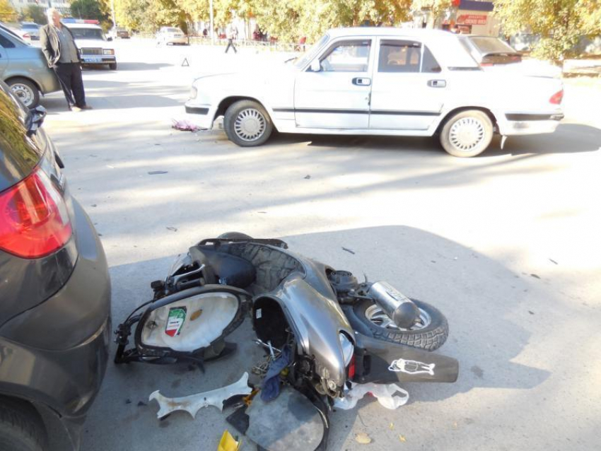  В Волгодонске произошло ДТП с участием пьяного скутериста - один человек пострадал