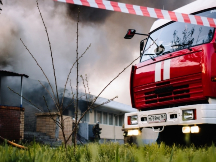Из пожара в гаражном кооперативе Волгодонска спасли человека
