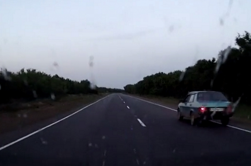 По дороге в Волгодонск бдительный мужчина заметил подозрительного водителя и «сдал» его сотрудникам полиции (ВИДЕО)