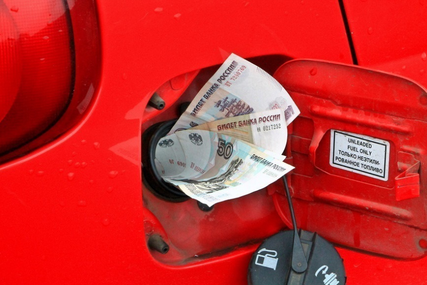 Волгодонцы станут платить за бензин больше - топливо подорожает на 1 рубль за литр