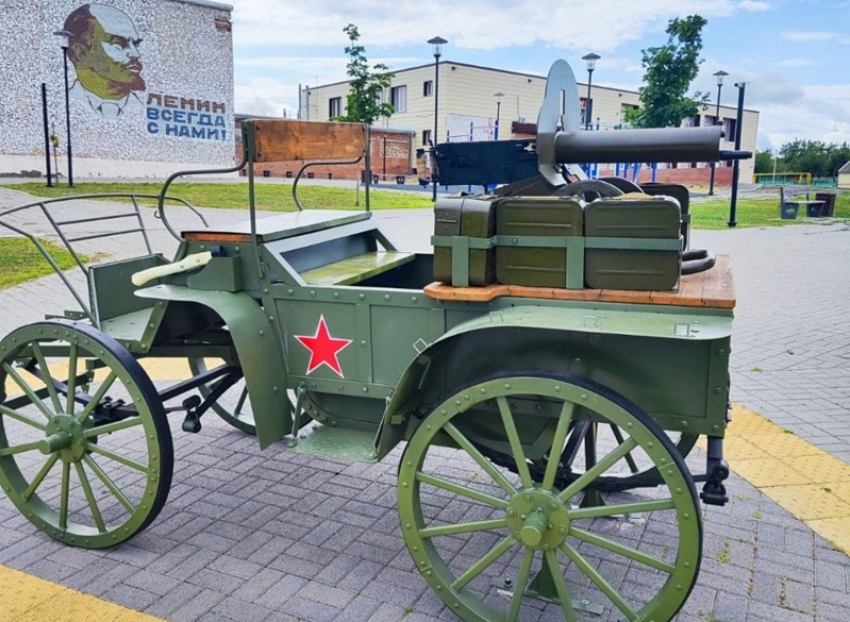 Пулеметную тачанку установили в центре станицы Маркинской