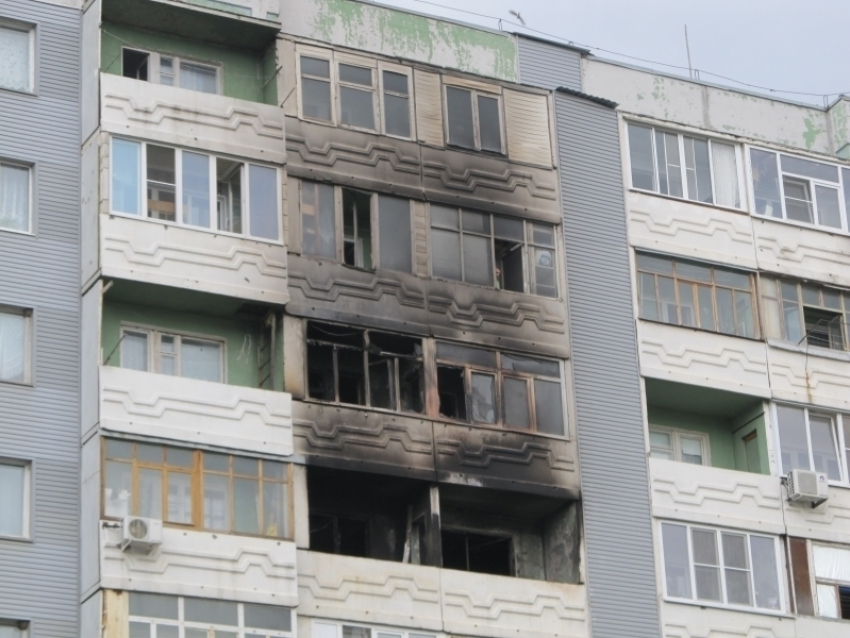 В Волгодонске в девятиэтажке сгорели четыре балкона