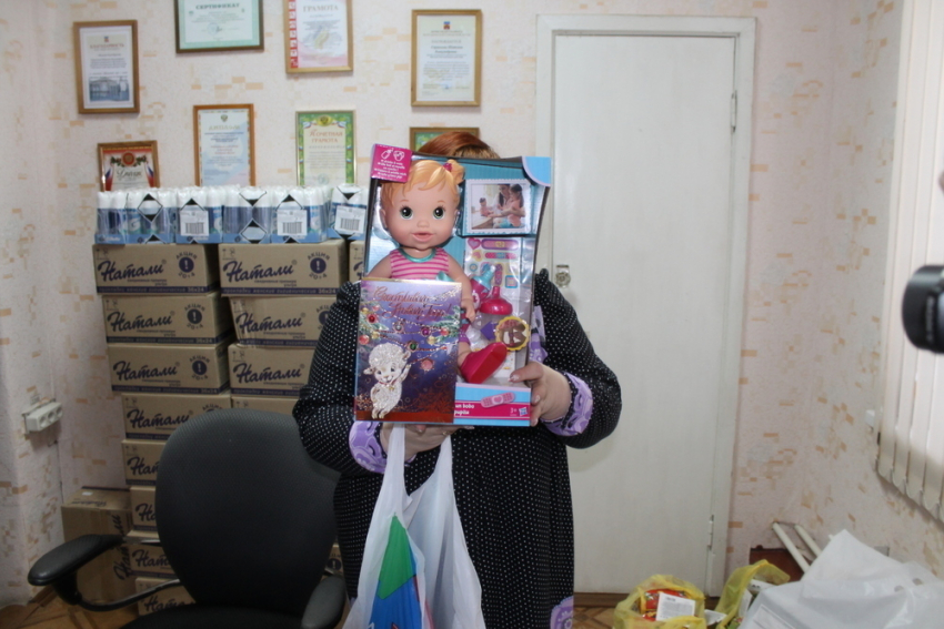 Волгодонцы передали новогодние подарки для детей Донецкой Народной Республики