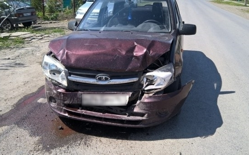 В станице Романовской «Гранта» въехала в «Хендай-Элантру»