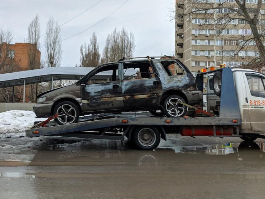 Причиной возгорания автомобиля на проспекте Строителей могли стать проблемы с проводкой