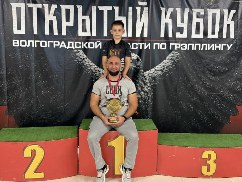 Три схватки — три победы: волгодонский борец Тамирлан Устерханов взял золото на первенстве по грэпплингу