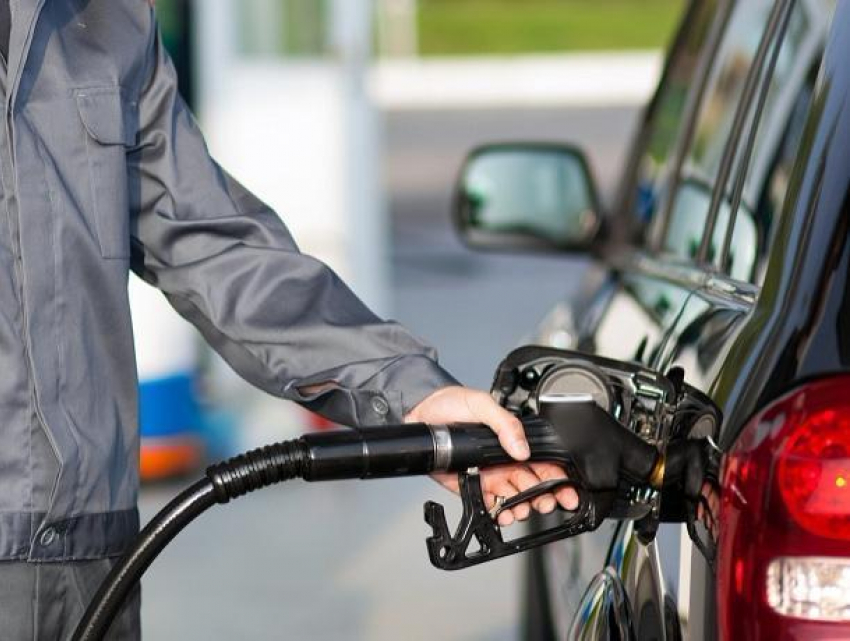 На каких заправках Волгодонска бензин стал стоить дешевле, а на каких дороже