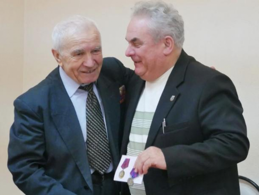 Ряд правоохранителей Волгодонска удостоили медалей в честь сотого дня рождения милиции