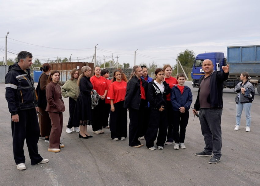 Учить бережному обращению с отходами с детства: ЭкоЦентр запустил программу экскурсий на МЭОК для школьников