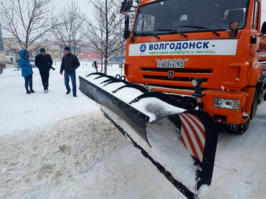Кто и как в Волгодонске борется со снегом на улицах города