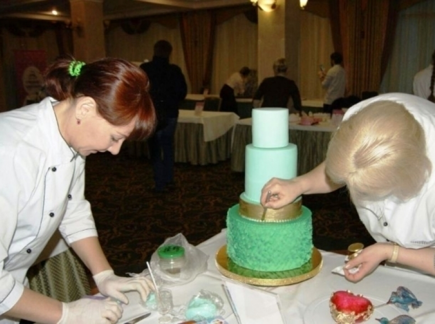 Свадебный торт волгодончанки стал самым красивым в Южном Федеральном округе