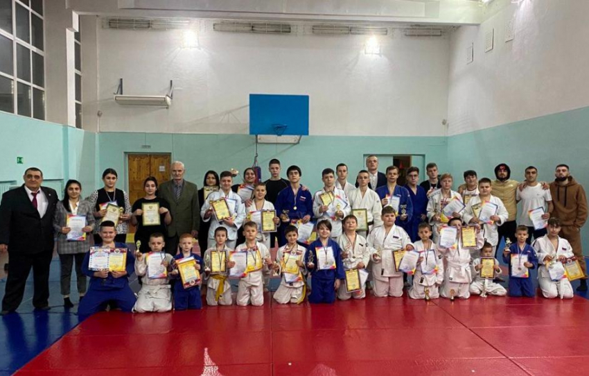 Россыпь наград и большой почет: соревнования по дзюдо и самбо прошли в Волгодонске