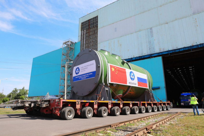 Атомный реактор из Волгодонска  в компании парогенераторов отправился в Китай