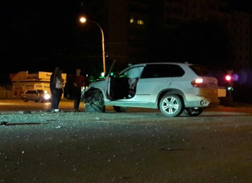 7-миллионное ДТП, или Как «БМВ Х-5» протаранил «БМВ Х-6» в центре Волгодонска