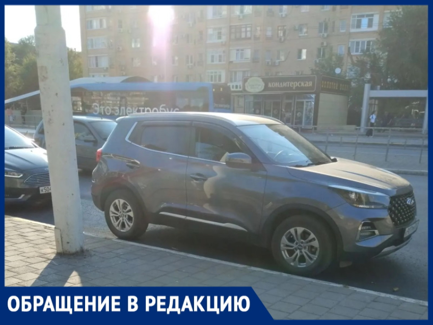 Из-за очереди машин за бензином автобусы не могут подъехать к остановке «Строителей»
