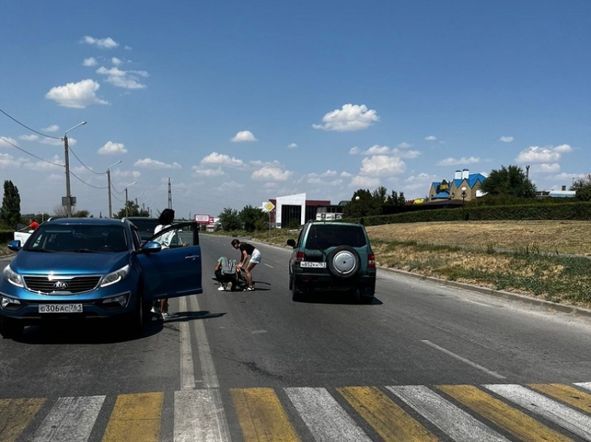 У ТРЦ автомобиль сбил велосипедиста, - очевидцы