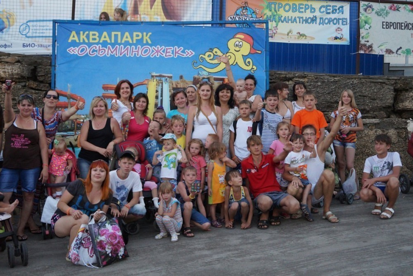 Волгодонские дети из многодетных и малообеспеченных семей посетили ростовский аквапарк «Осьминожек» 