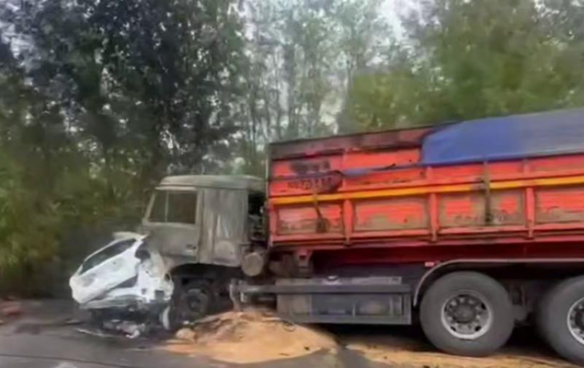 Перевернул «Газель» и был раздавлен «КАМАЗом»: смертельное ДТП на трассе Ростов-Волгодонск