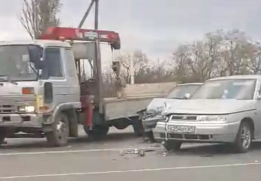 Последствия массового ДТП на въезде в Волгодонск попали на видео