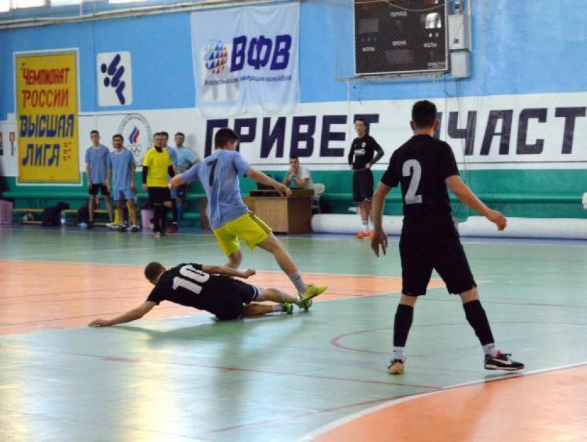Четыре команды сразились в чемпионате Волгодонска по мини-футболу