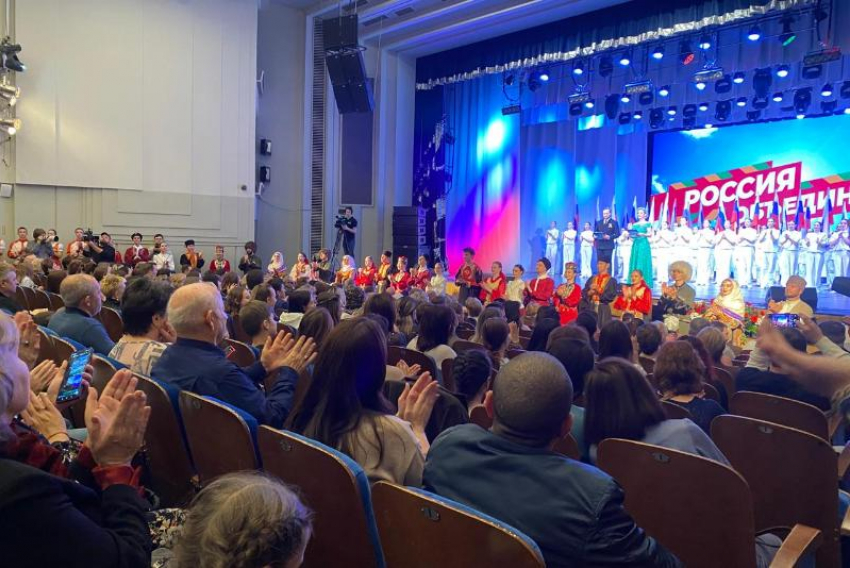 В Ростове-на-Дону состоялся праздничный концерт «Россия объединяет»
