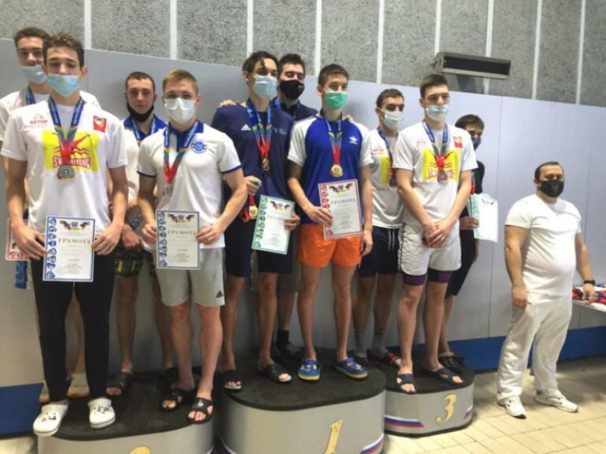 Свыше 40 медалей завоевали пловцы из Волгодонска на чемпионате и первенстве Ростовской области 