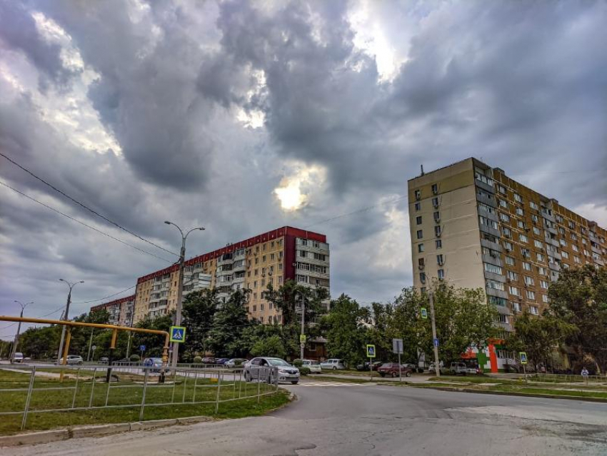 Возьмите на всякий случай зонт: синоптики не исключают дождя в Волгодонске в понедельник