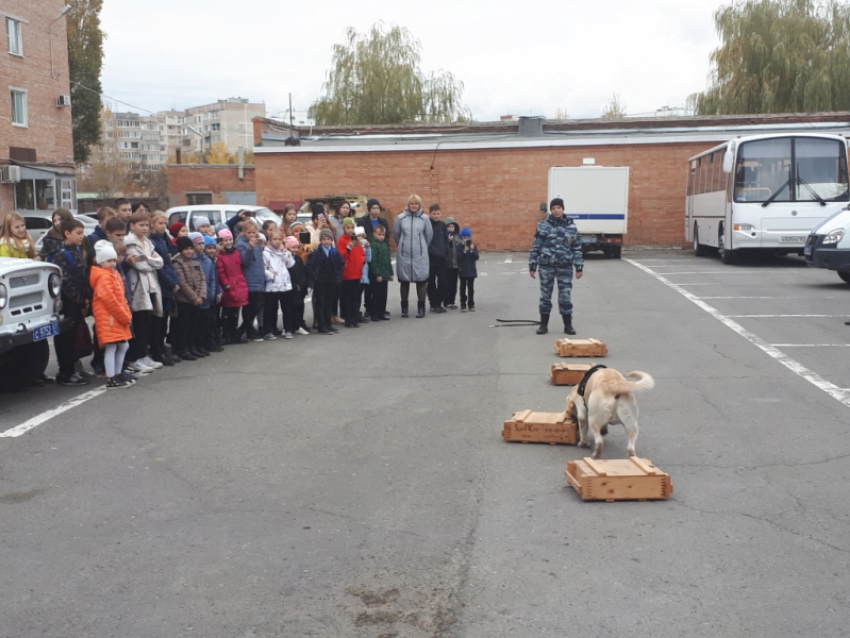 В Волгодонске правоохранители провели для школьников день открытых дверей