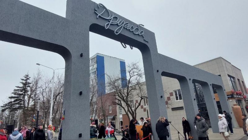 Досрочно долгожданный пешеходный бульвар у сквера «Дружба» был торжественно открыт: но некоторые вопросы до сих пор остались нерешенными