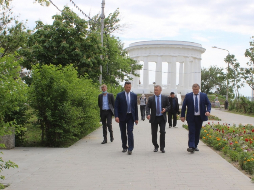 Ростовские «Ревизорро» посетили Приморский парк, где срываются сроки благоустройства
