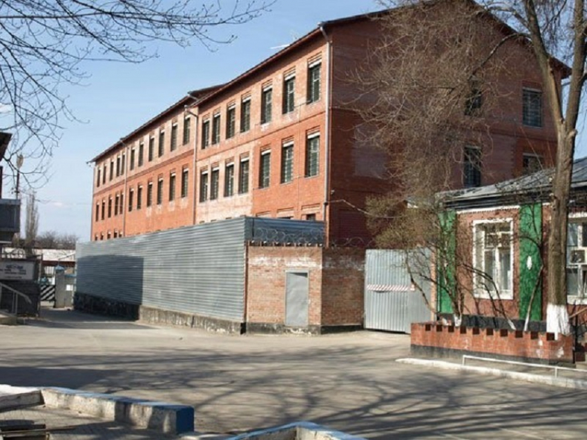 Житель Волгодонска изобрел гибрид кроссовок с мобильным телефоном