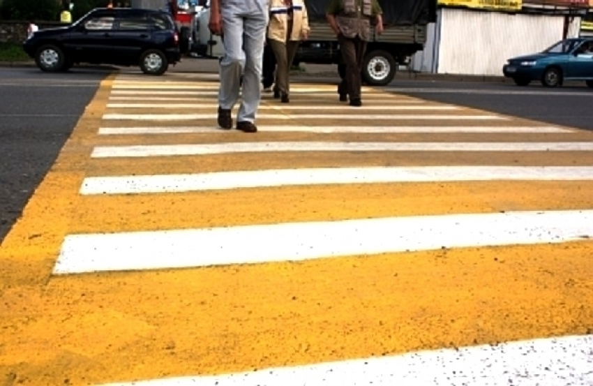 В Волгодонске пешеходные переходы раскрасят в желтый цвет