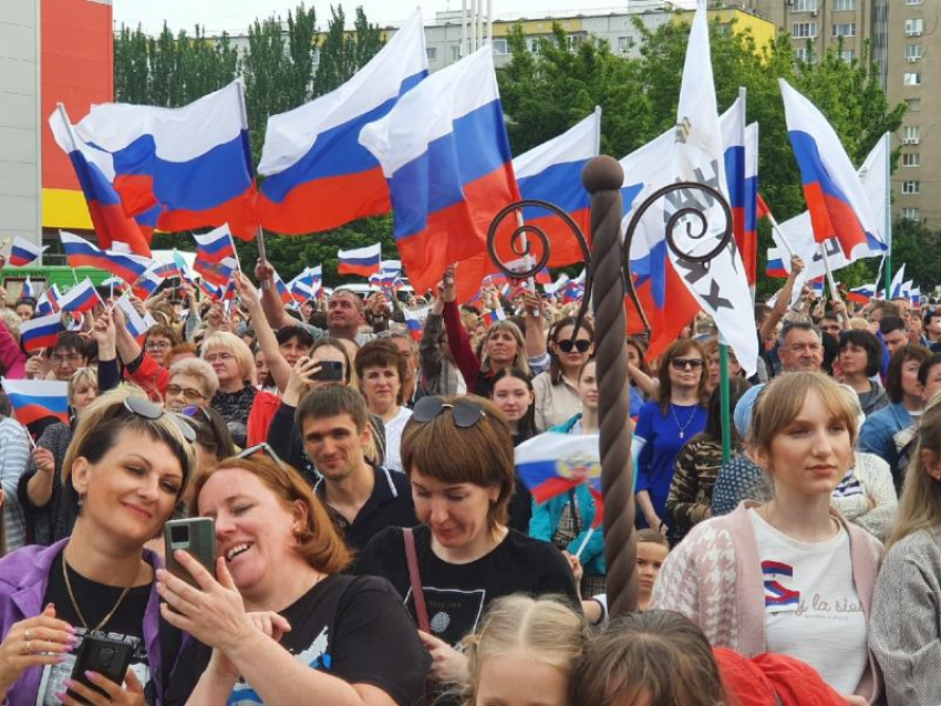 «Своих не бросаем!»: волгодонцы выразили массовую поддержку российским военным