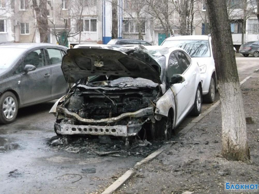 Ночью в Волгодонске сгорел автомобиль «Форд Фокус»