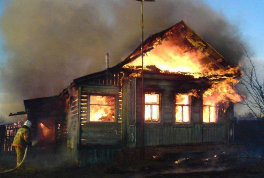 В станице Романовской сгорел дом