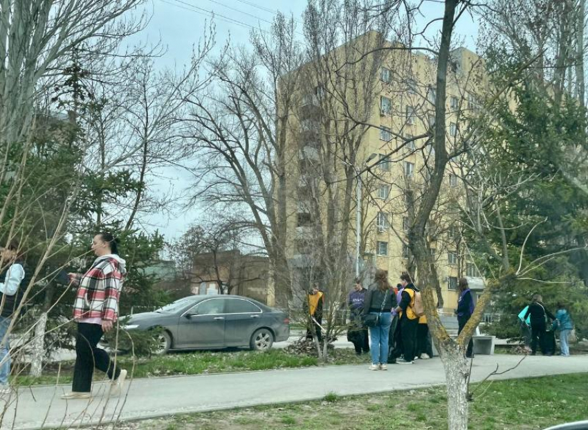 «Чистый город начинается с нас»: Волгодонск объединился на масштабном субботнике
