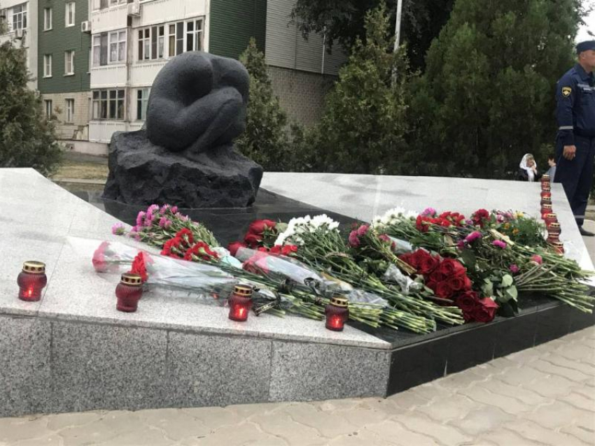 Волгодонск помнит: 26 лет боли и памяти о жертвах теракта 1999 года