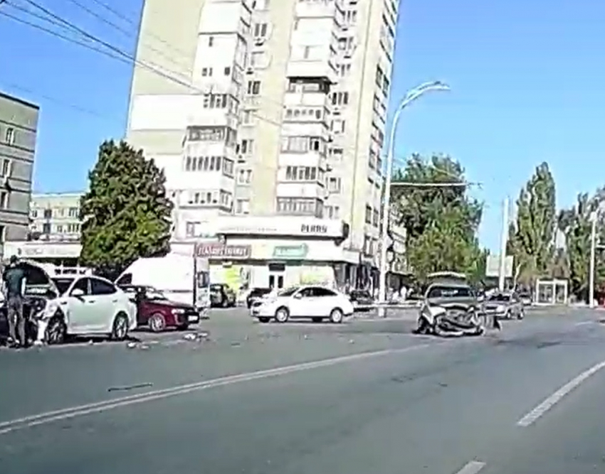 Автомобили в хлам: жуткое ДТП произошло на Морской в утренний час пик