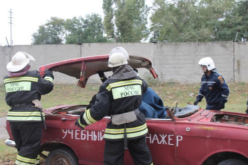 Пожарные и спасатели устроили показательные учения