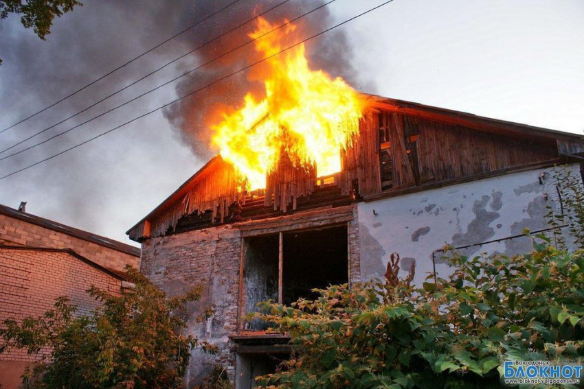 В Волгодонске в очередной раз сгорел сарай