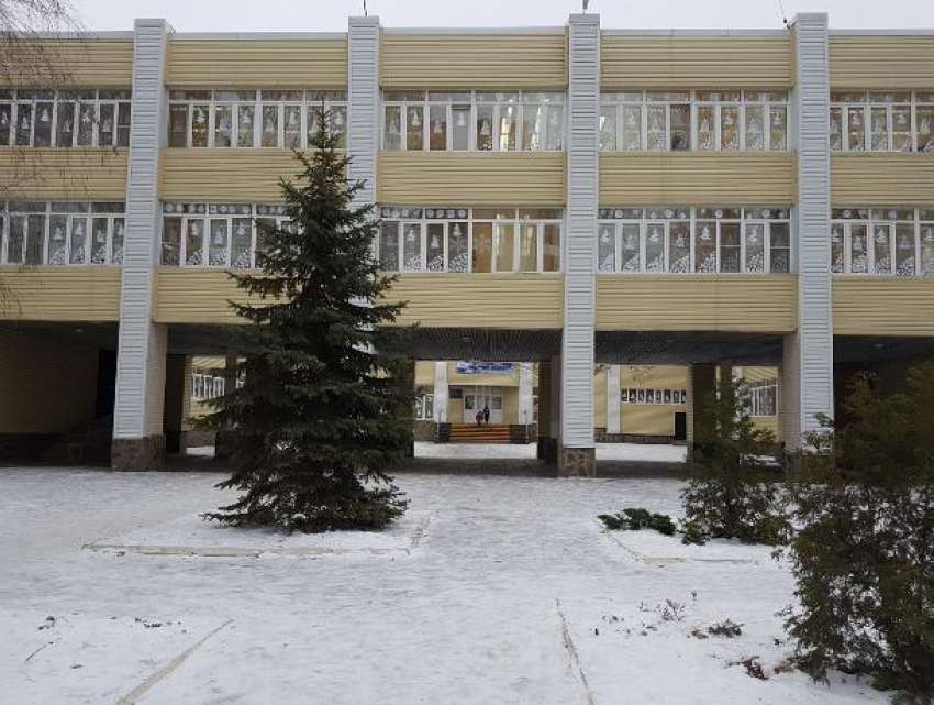 В школах и садах Волгодонска продолжается работа по замене окон и дверей