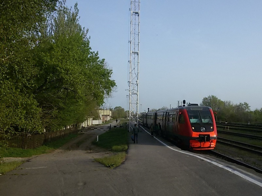 Пригородные поезда из Волгодонска в Ростов временно отменят из-за строительных работ 
