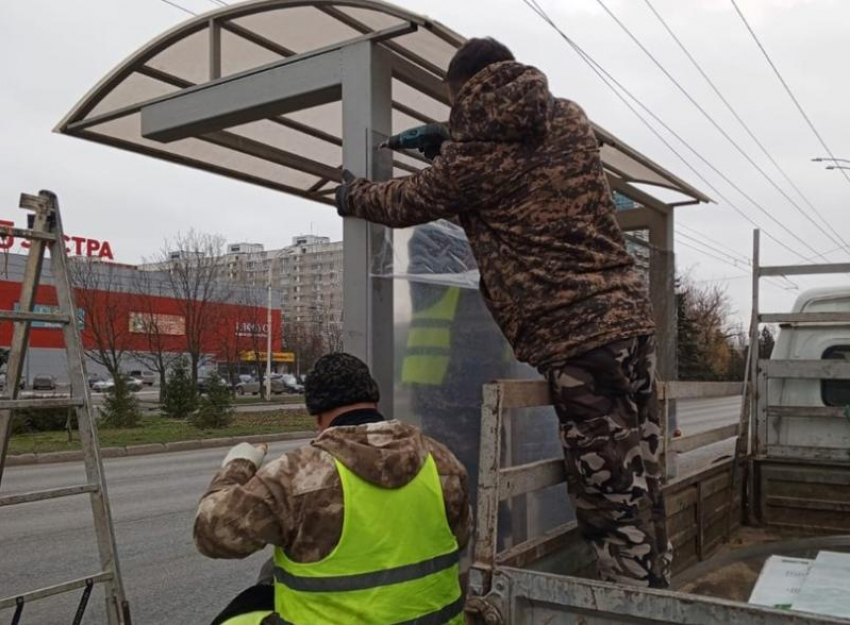 На проспекте Курчатова отремонтировали остановочный павильон