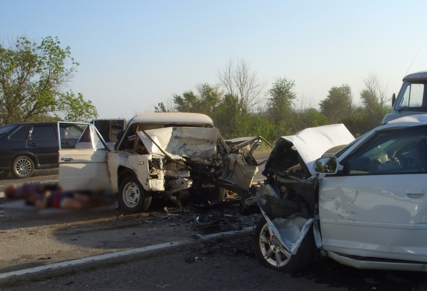 Умер молодой водитель ВАЗ-2106, попавший в ДТП в Волгодонском районе