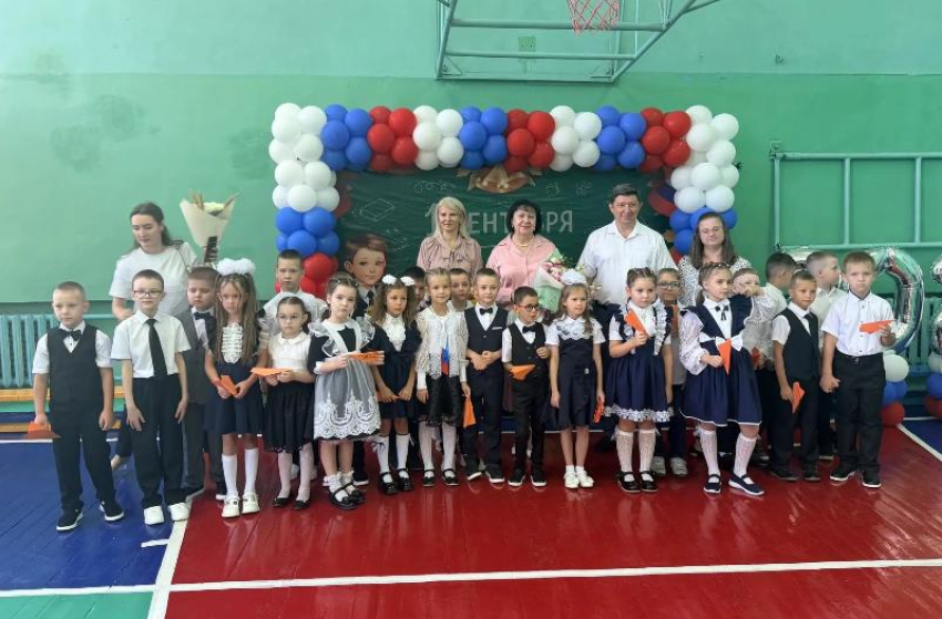 Снова в школу: депутаты Волгодонской Думы побывали на торжественных линейках