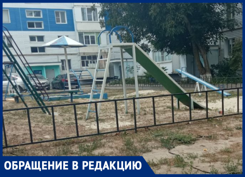 «Наши дети заслуживают большего!»: жители Цимлянска вновь просят привести в порядок детскую площадку